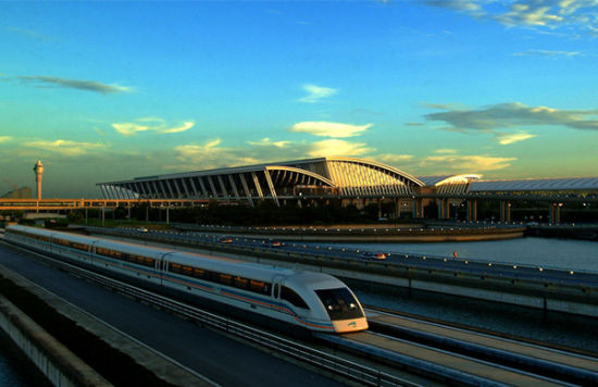 一列磁悬浮列车在高速公路上行驶的速度是每小