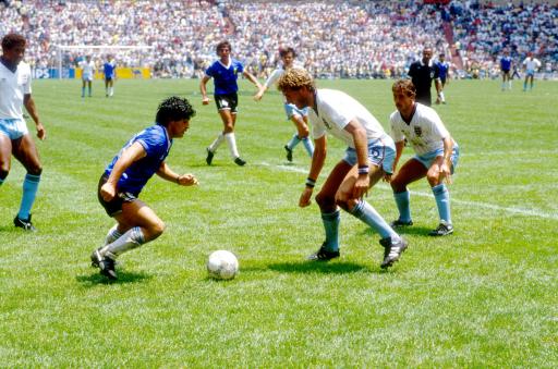 老照片-1986世界杯 防守马拉多纳一个人不够_