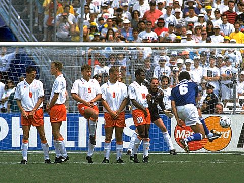 老照片-1994世界杯 布兰科任意球绝杀荷兰_老