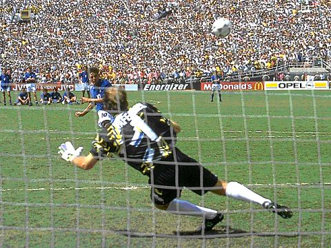 老照片-1994世界杯 巴乔踢飞点球瞬间_老照片