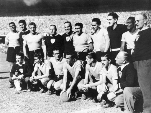 老照片-1950年巴西世界杯 冠军乌拉圭队全家福