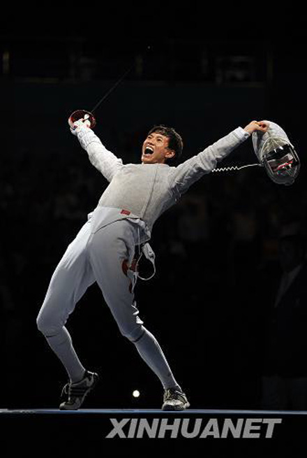عاجل جدا : الصيني تشونغ مان يفوز بذهبية سيف المبارزة الأولمبية  للرجال