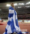 图文-[奥运]田径女子三级跳 身裹国旗庆祝