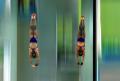 图文-跳水女子双人10米台决赛 英国选手入水瞬间