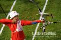 图文-女子射箭团体决赛中国亚军 郭丹在比赛中