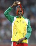 图文-女子5000米颁奖仪式举行 展示自己的奖牌