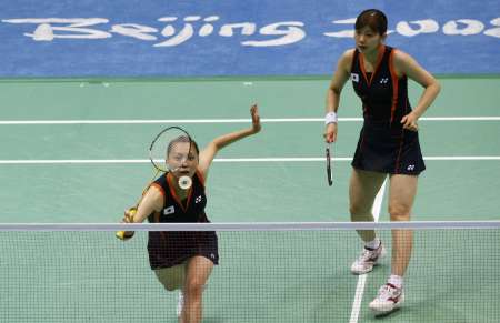 图文-羽毛球女双于洋/杜婧进4强 日本选手在网前