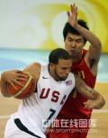 图文-[奥运会]中国男篮70-101美国 德隆强行上篮