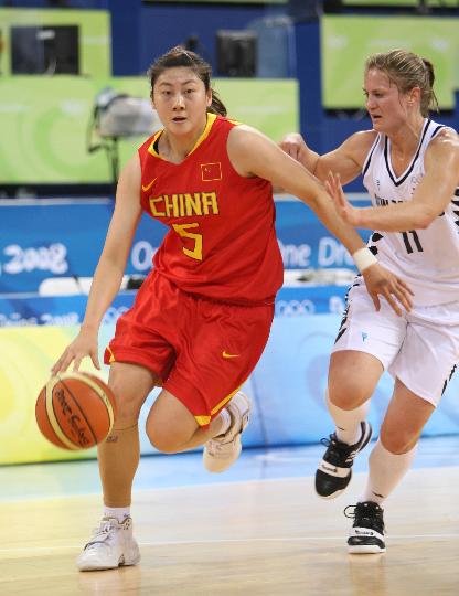 图文-[奥运会]中国女篮80-63新西兰 卞兰突破