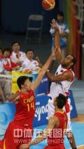 图文-[奥运会]中国男篮85-68安哥拉 王治郅封盖
