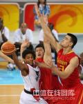 图文-[奥运会]中国男篮85-68安哥拉 朱芳雨帮助姚明