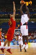 图文-中国男篮85-68轻取安哥拉 以尽量封盖对手