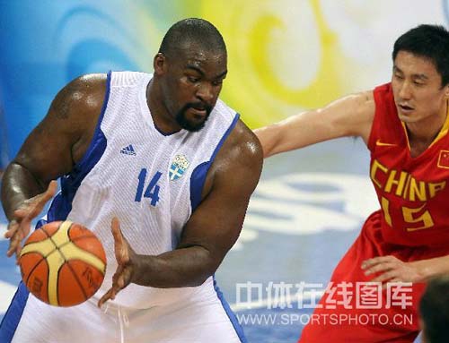 图文-[奥运会]中国男篮77-91希腊 杜锋防守肌肉