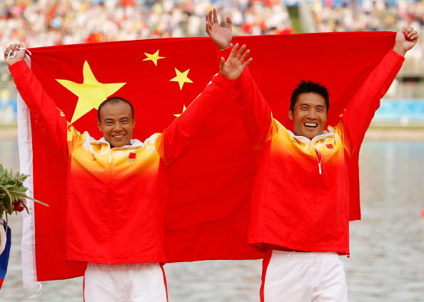图文-男子双人划艇500米决赛 五星红旗为你们骄傲