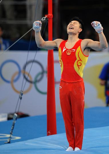 图文-中国体操男团夺冠 李小鹏满意自己表现