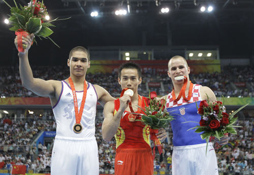 图文-[奥运]体操男子鞍马决赛 胜利者的微笑