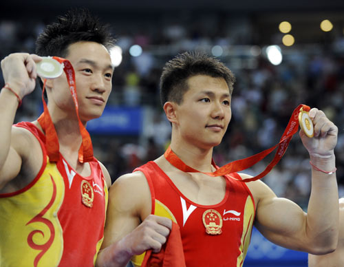 图文-奥运会体操男子吊环决赛 中国体操兄弟连
