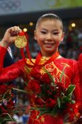 图文-奥运体操女子高低杠决赛 何可欣拿到金牌