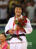 图文-杨秀丽获柔道女子78公斤级金牌 笑容在脸上