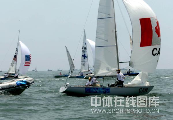 图文-帆船帆板选手青岛训练 海风劲吹行驶迅速