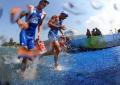 图文-铁人三项男子组决赛 参赛选手出水登岸