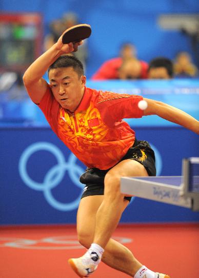 图文-乒乓男团预赛中国胜希腊 马琳在比赛中
