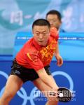 图文-乒乓球男子团体半决赛 马琳回球全神贯注