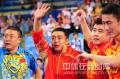 图文-中国乒乓球队夺得男子团体金牌 冠军组合招手