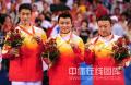 图文-中国乒乓球队夺得男子团体金牌 冠军的奖牌