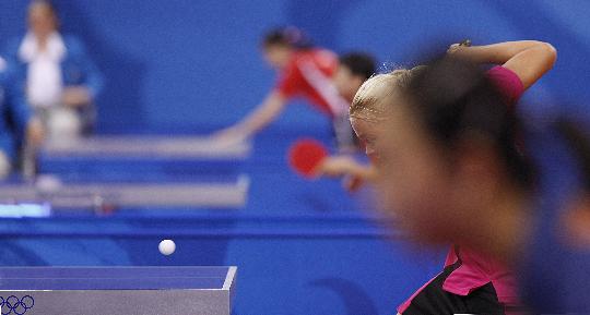 图文-乒乓球女单第二轮开战 场馆们选手激战正酣