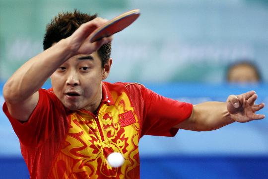 图文-王皓杀入乒乓球男单半决赛 王皓眼中只有球