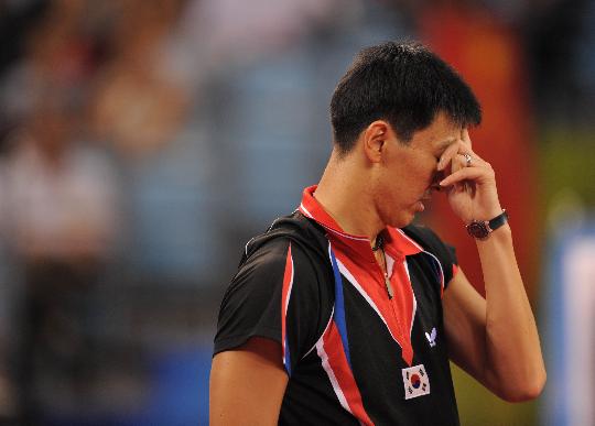 图文-马琳挺进乒乓球男单半决赛 吴尚垠在比赛中