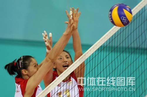 图文-[奥运会]中国女排3-1逆转波兰 网前截击