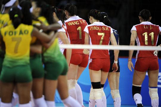 图文-中国女排负于巴西无缘决赛 遗憾输掉第一局