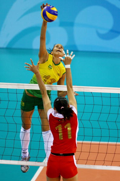 图文-女排半决赛中国0-3巴西 强力扣球难以阻挡