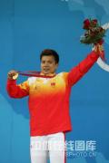 图文-男子举重62公斤张湘祥夺得金牌 难忘的一刻