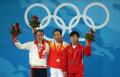 图文-女子举重58公斤级比赛 前三名合影留念