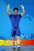 图文-举重男子69公斤级比赛 廖辉庆祝自己夺冠
