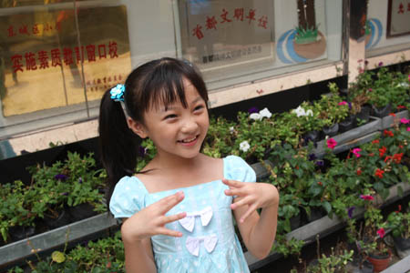 Photo:Little girl sings at opening ceremony of Beijing Olympics