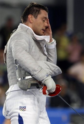 Photo:Chinese athlete ZhongMan wins men's sabre fencing gold