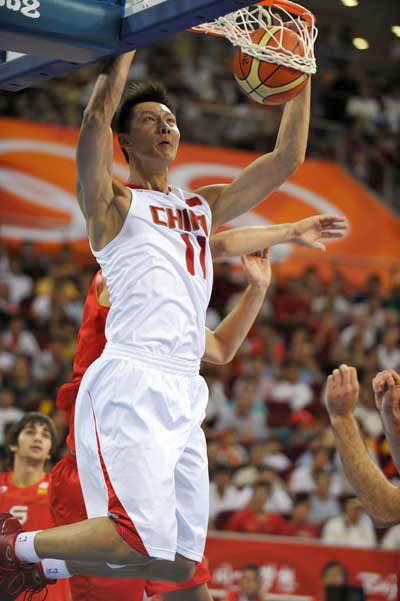 Photo: China loses to Spain 85-75 in men's basketball group match