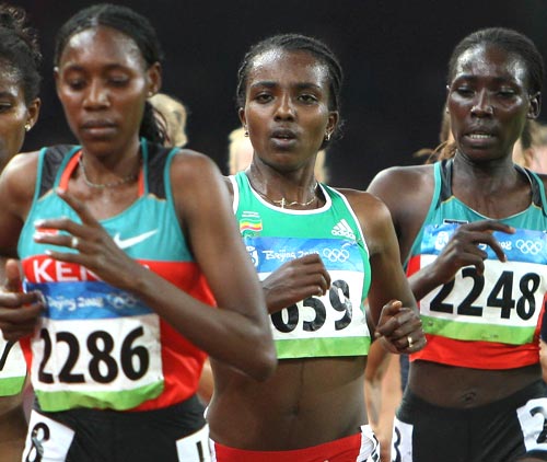 Photo: Ethiopia's Dibaba gets gold and new OR Women's 10000m