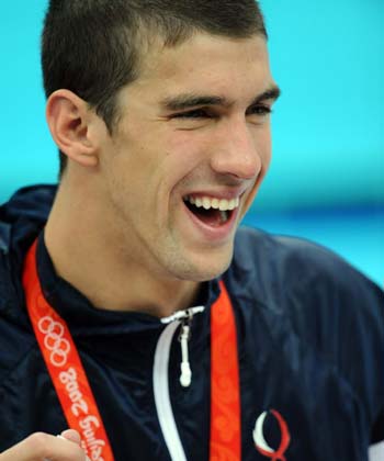 Photos: Phelps shares joy of victory with mom, sisters