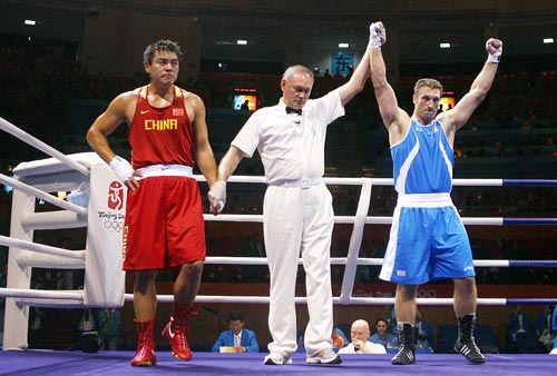 Photo: Italian Cammarelle wins Olympic Boxing Super Heavy Weight gold
