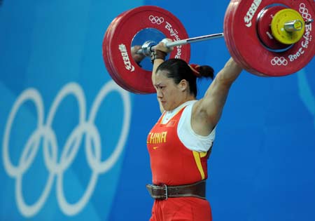 Pesista china Cao Lei gana oro en categoría de 75kg