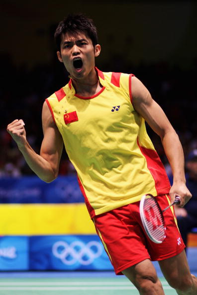 Lin Dan de China gana oro en badminton individual masculino 