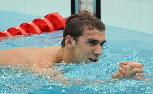 Nadador estadounidense Michael Phelps rompe récord mundial y gana oro en 200 metros estilos combinados  