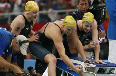 Australia rompe récord mundial en relevo femenino de 4x100 estilos 