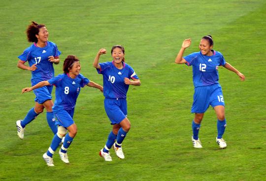 图文-[奥运会]女足日本2-2新西兰 泽穗希打进第2颗球