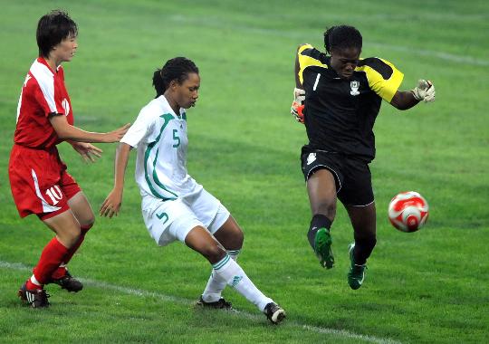 图文-[奥运会]女足朝鲜1-0尼日利亚 德德主动出击